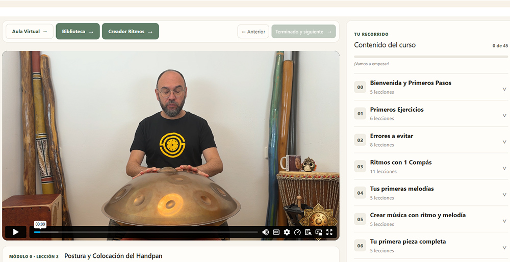 Interfaz del Curso Básico con el reproductor de vídeo y el recorrido de lecciones
